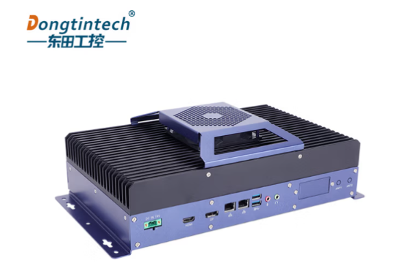 東田嵌入式工控機.png